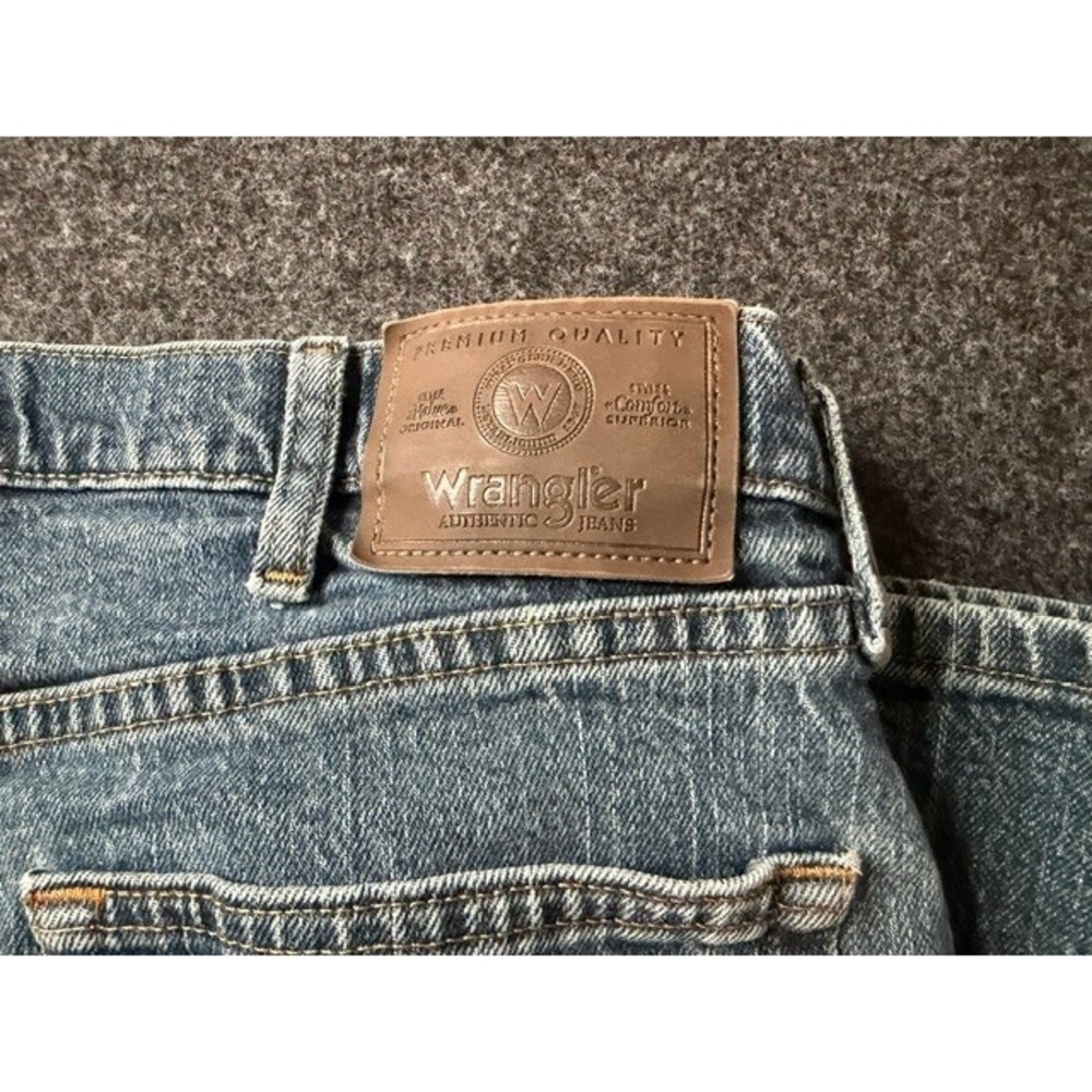 Wrangler Authentic Jeans Mens 34x29 Regular Fit Blue Medium Wash 9KRGAMD Denim - Picture 3 of 4